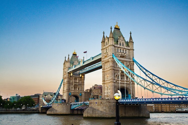 Guided Tour of the Financial District of London + Thames River Cruise
