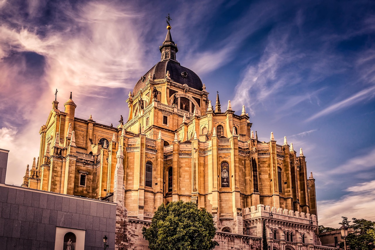 Tour of the Royal Palace and Almudena Cathedral