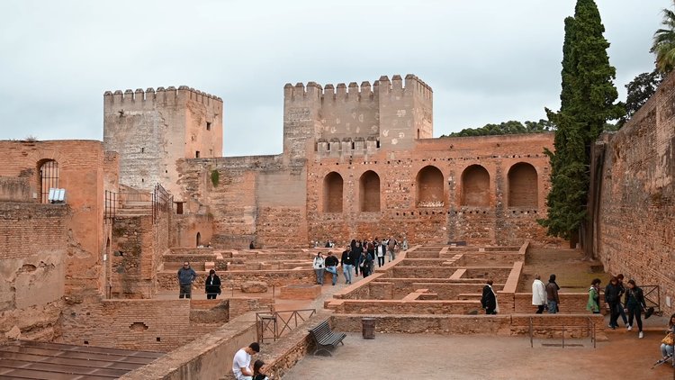 Alhambra: Visita con Audioguía Física