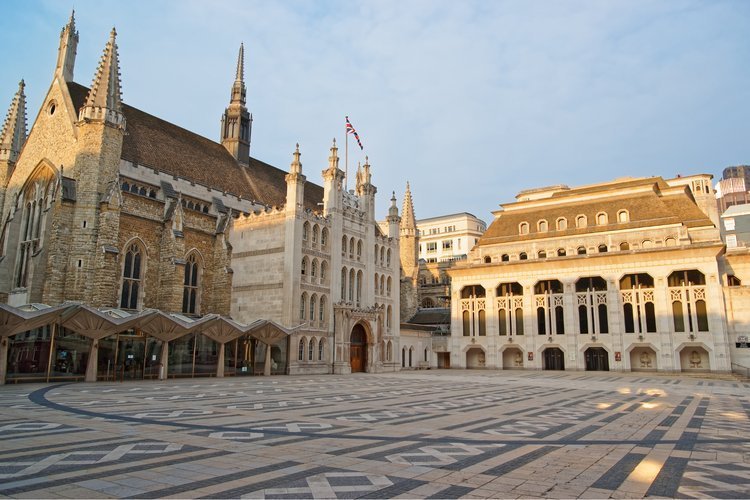 Guided Tour of the Financial District of London + Thames River Cruise