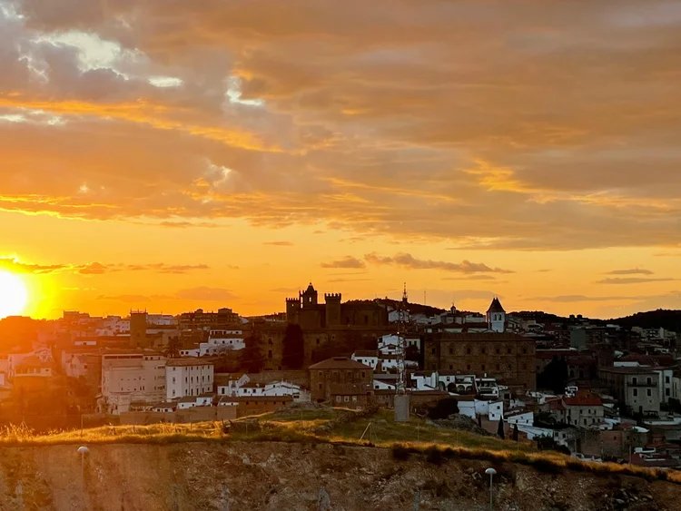 Cáceres Sunset Tour: Legends and Mysteries