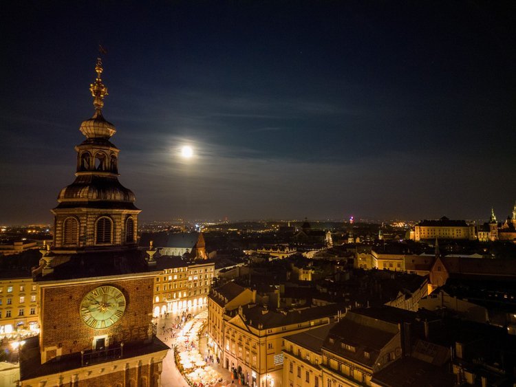 Tour Nocturno por Cracovia + Cata de Vodkas