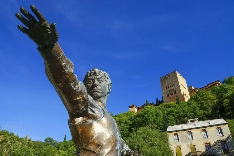Visite Guidée des environs de l'Alhambra – Palais Charles V, forêt et remparts