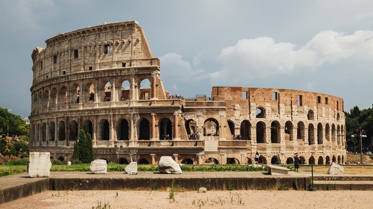 Colosseum and Roman Forum: Guided Tour in Small Group