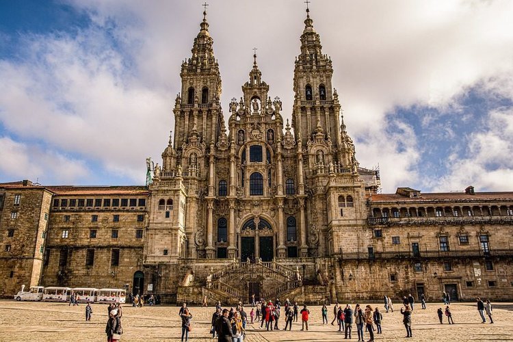 Free Tour Historic Center of Santiago de Compostela and Alameda