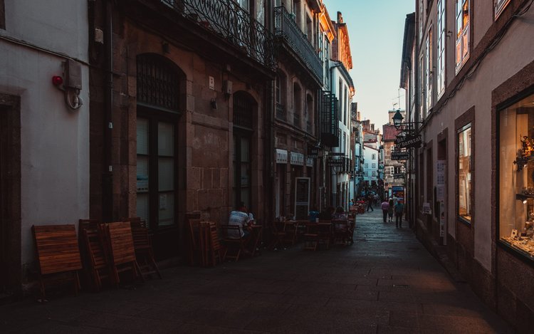 Free Tour Historic Center of Santiago de Compostela and Alameda