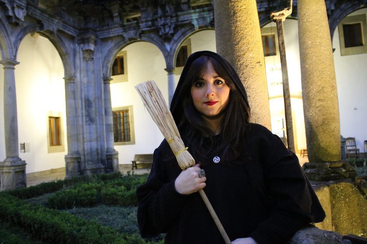 Free Theatrical Tour: Meigas Fora!