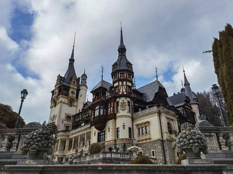 Tour and excursion to Bran and Peles castles from Bucharest