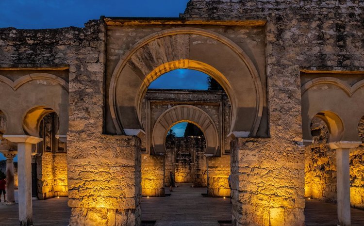 Visita Guiada Nocturna a Medina Azahara
