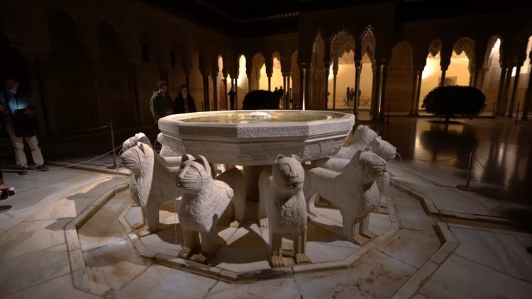 Visita Guiada Alhambra Nocturna: Palacios Nazaríes y Palacio Carlos V