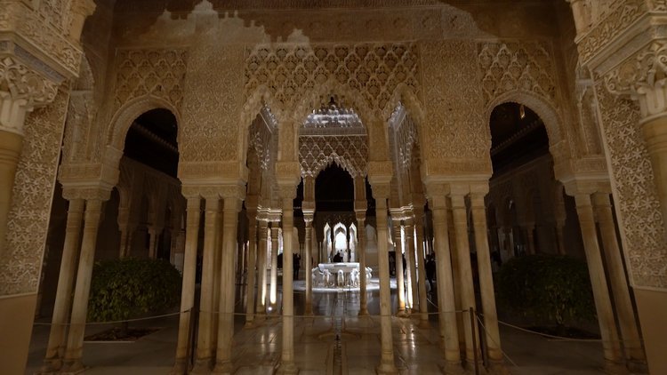 Visita Guiada Alhambra Nocturna: Palacios Nazaríes y Palacio Carlos V