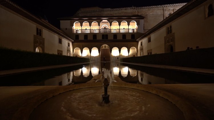 Visita Guiada Alhambra Nocturna: Palacios Nazaríes y Palacio Carlos V