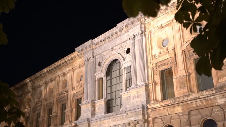 Visita Guiada Alhambra Nocturna: Palacios Nazaríes y Palacio Carlos V