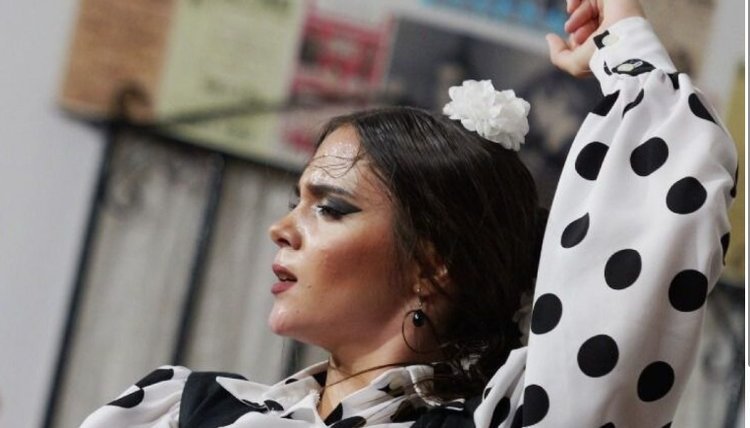 Flamenco Show at Tablao "La Cantaora" in Seville