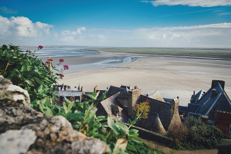 D-Day Beach and Mont Saint-Michel Tour from Paris