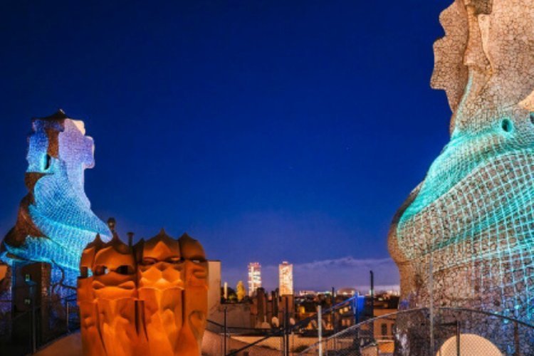 Visita guiada nocturna + Show de luces en La Padrera - Casa Milà