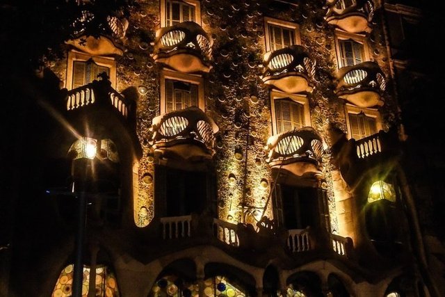 Casa Batlló à Barcelone de nuit