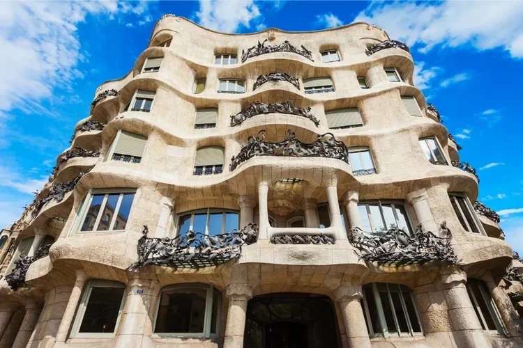 Guided Tour  La Pedrera - Casa Milà Sunrise: Early Morning Access