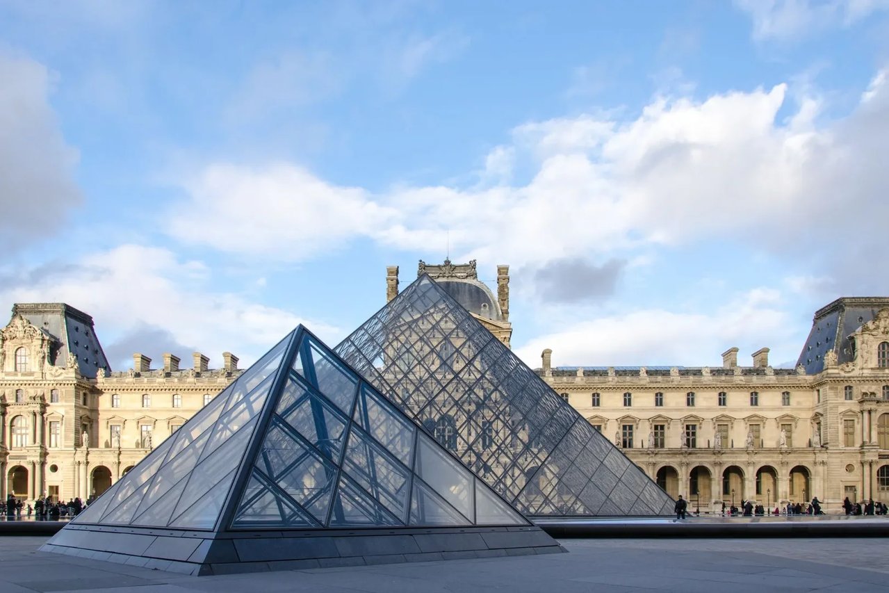 Entrada al Museo del Louvre con Audioguía + Crucero por el Sena