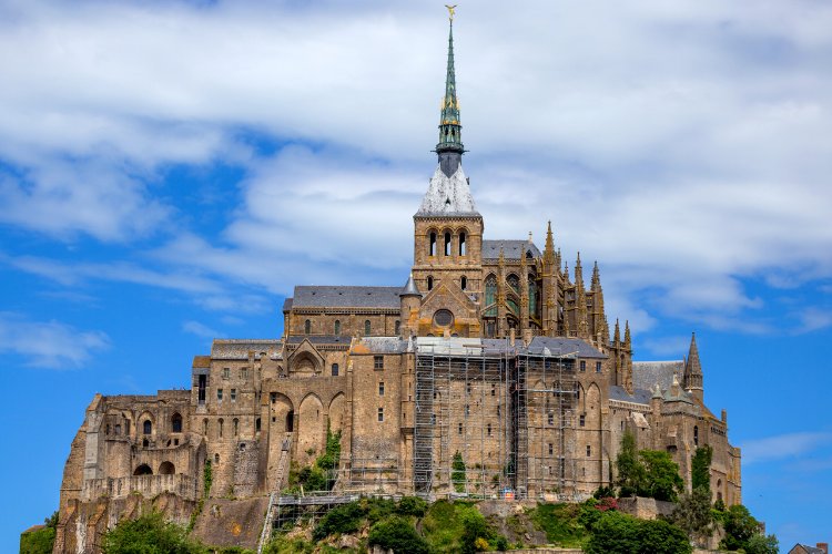 Entrada a la Abadía del Mont Saint-Michel de Francia con audioguía APP