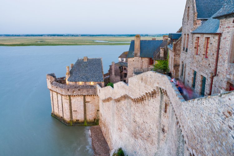 Entrada a la Abadía del Mont Saint-Michel de Francia con audioguía APP