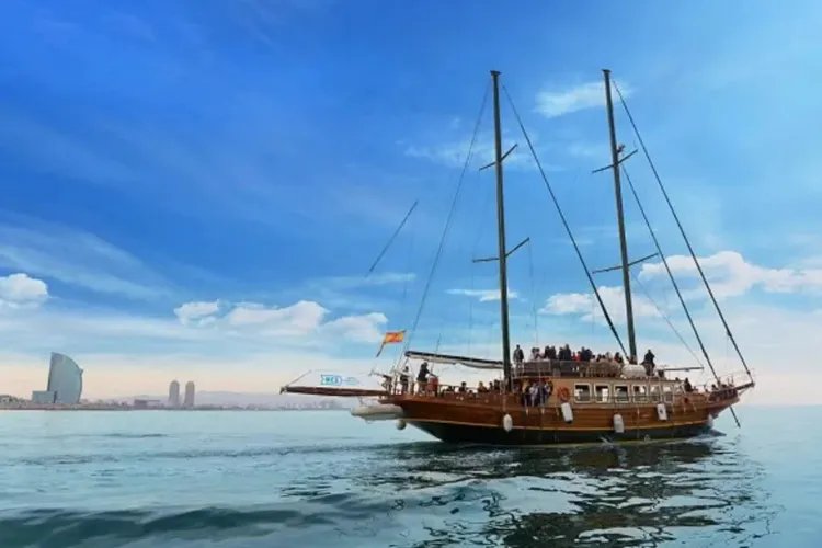 Sunset Cruise in Barcelona with Live Music on the Mediterranean