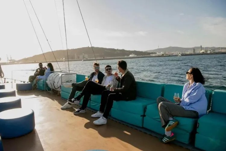 Crociere al tramonto a Barcellona con musica dal vivo nel Mediterraneo