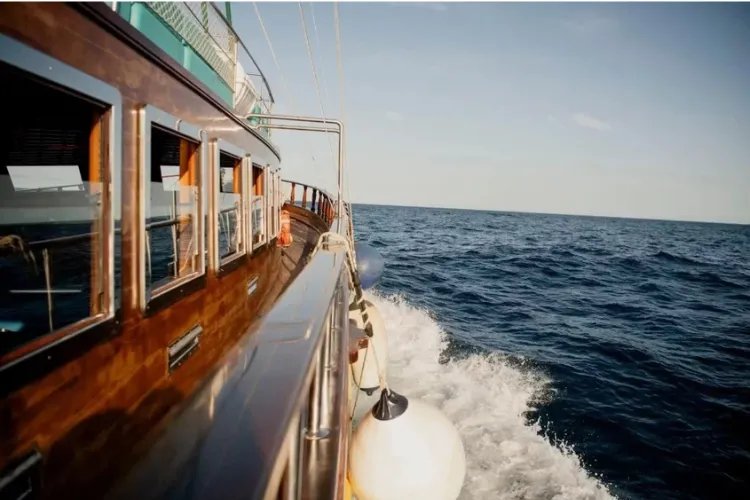 Crociere al tramonto a Barcellona con musica dal vivo nel Mediterraneo