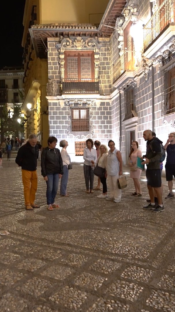 Free Night  Walking Tour of Albaicín