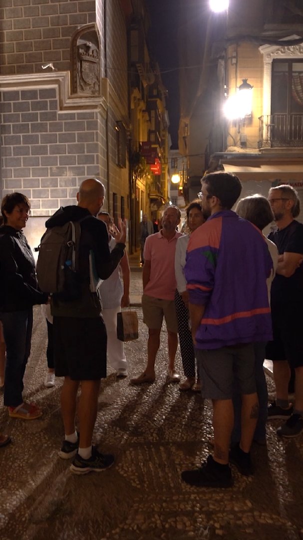 Free Night  Walking Tour of Albaicín