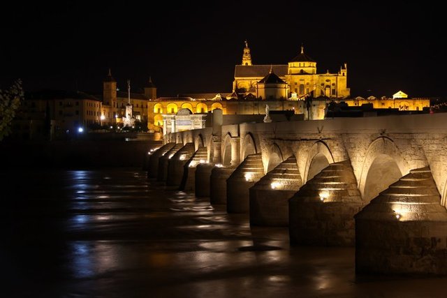 Mosquée-Cathédrale de Cordoue de nuit